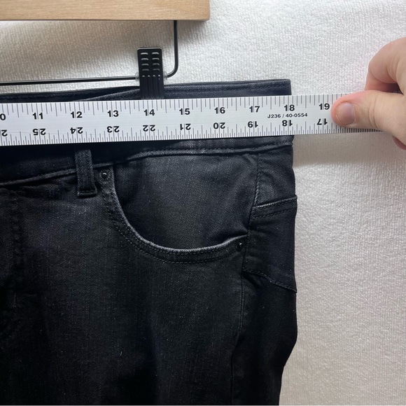 Torrid Distressed Bombshell Skinny Crop Jeans Womens 16 Black Denim Stretch 2872 - Picture 5 of 9